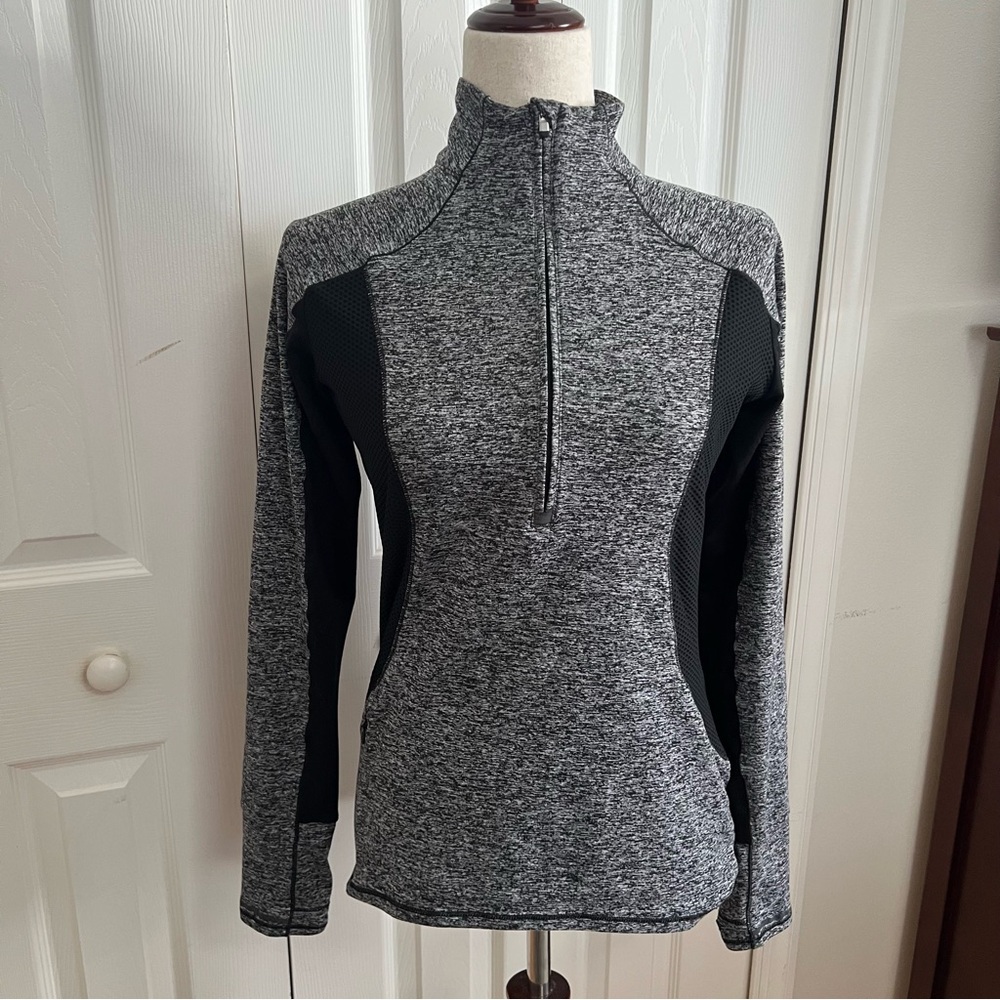 Athleta Black and White Textured Pullover